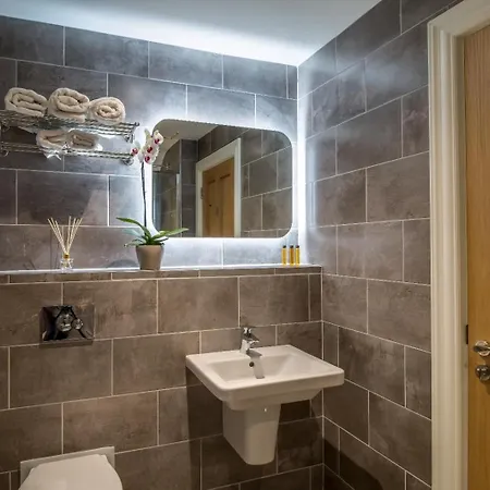 Kingston'S Townhouse-2